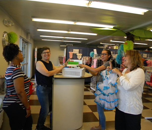 Volunteers in Kids Closet